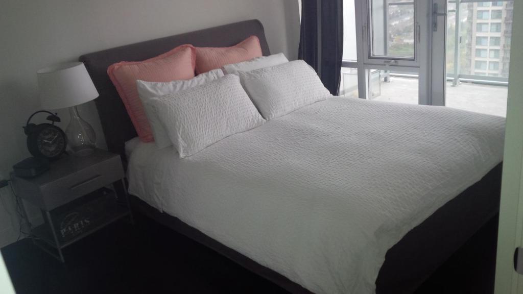 Square One Fully Furnished Suite Mississauga Quarto foto